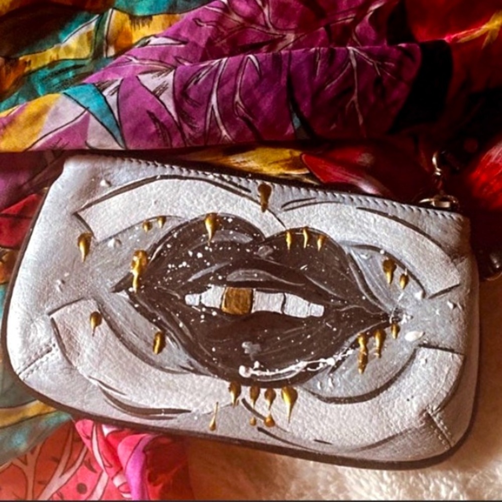 🖤Wearable Art/wristlet🖤